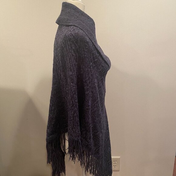 NWT Allie & Rob Knit Poncho with Fringe - Size S/M - Picture 3 of 6